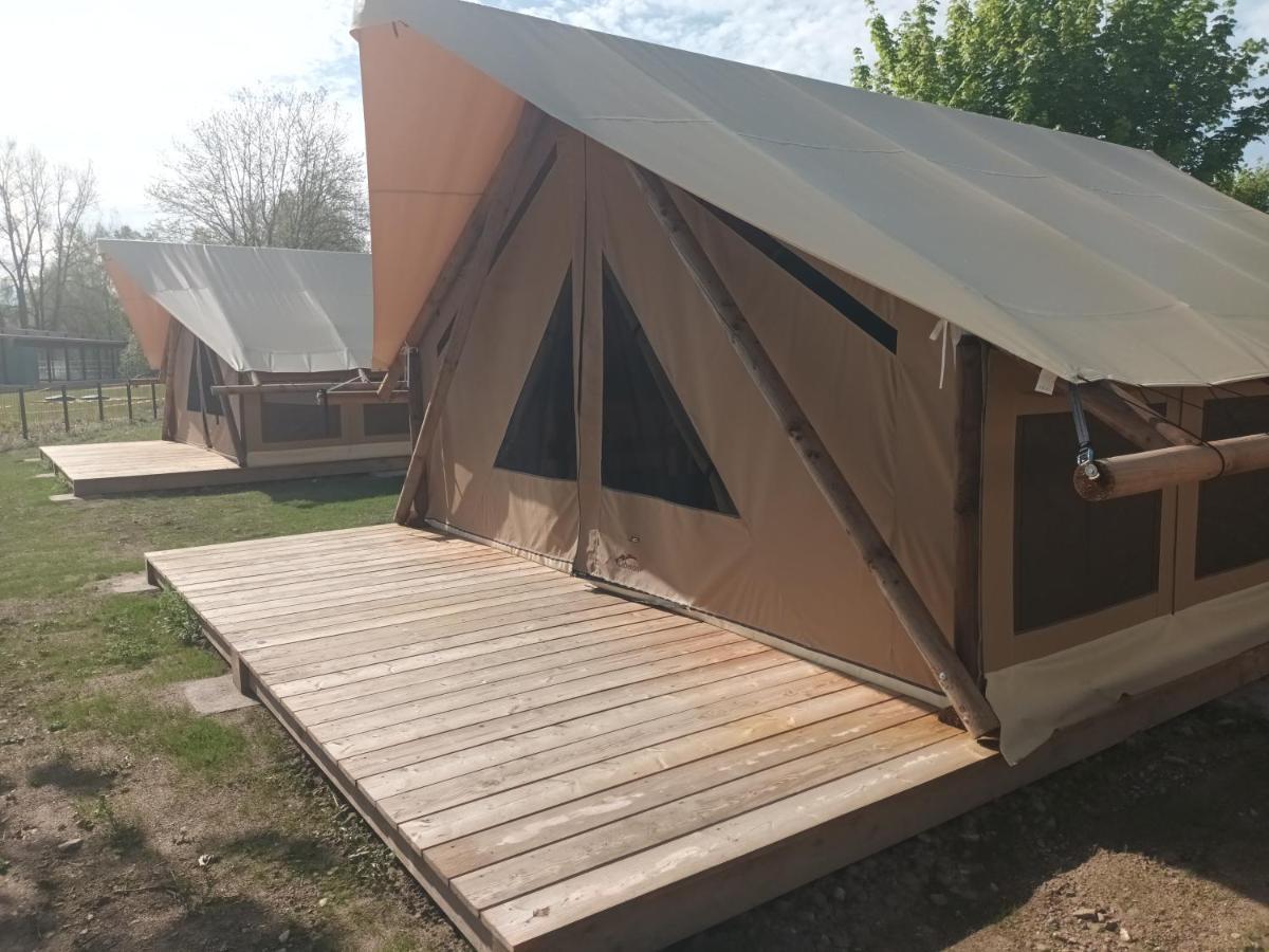 Tente Lodge Pour 5 Personnes En Bordure De La Riviere Allier Au Sein D'Un Petit Camping Saint-Yorre Buitenkant foto